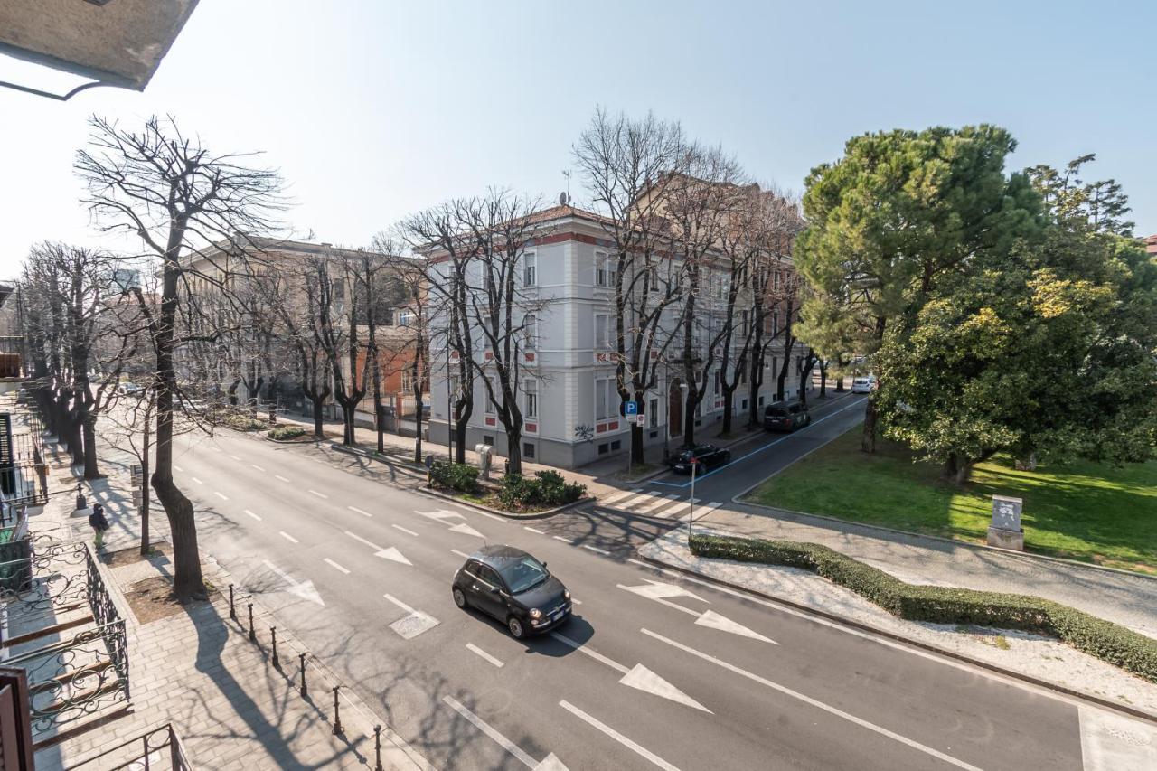 Appartamento Piazza Garibaldi - F&L Apartment Brescia Exteriör bild